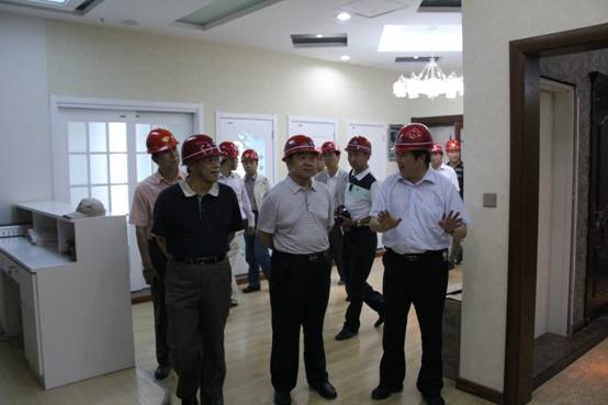 青海省經(jīng)濟(jì)委員會(huì)黨組書記、主任，省國資委  黨委副書記、副主任吳海昆實(shí)地考察物產(chǎn)集團(tuán)重點(diǎn)項(xiàng)目