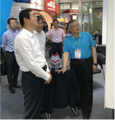 省委常委、西寧市委書(shū)記王曉蒞臨第十九屆青洽會(huì)青海物產(chǎn)展位參觀