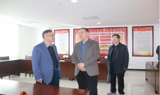 省委常委、省總工會(huì)主席馬吉孝等一行蒞臨青海物產(chǎn)集團(tuán)公司視察，調(diào)研指導(dǎo)道路貨運(yùn)企業(yè)建會(huì)、貨運(yùn)司機(jī)入會(huì)等工作