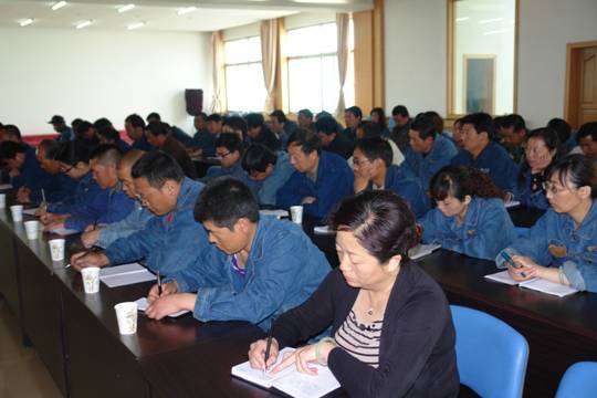 青海物產(chǎn)工業(yè)投資有限公司、青海長春炭素有限公司召開貫徹省第十二次黨代會精神學習傳