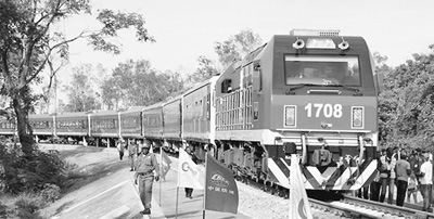 搭中國快車，促非洲發(fā)展