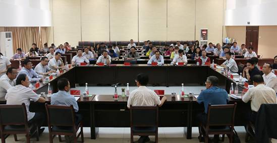 省國(guó)資委黨委副書記、副主任陳志忠 在青海物產(chǎn)集團(tuán)講專題黨課