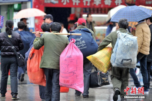 聚焦春節(jié)&ldquo;恐歸族&rdquo;：近鄉(xiāng)情怯，恐懼何來(lái)？(圖)